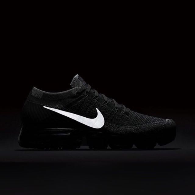 vapormax triple black flyknit