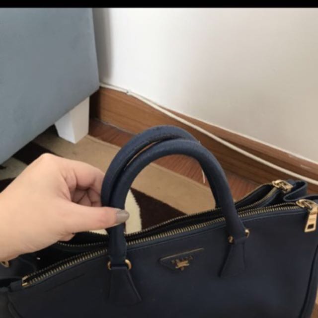 prada saffiano bag medium