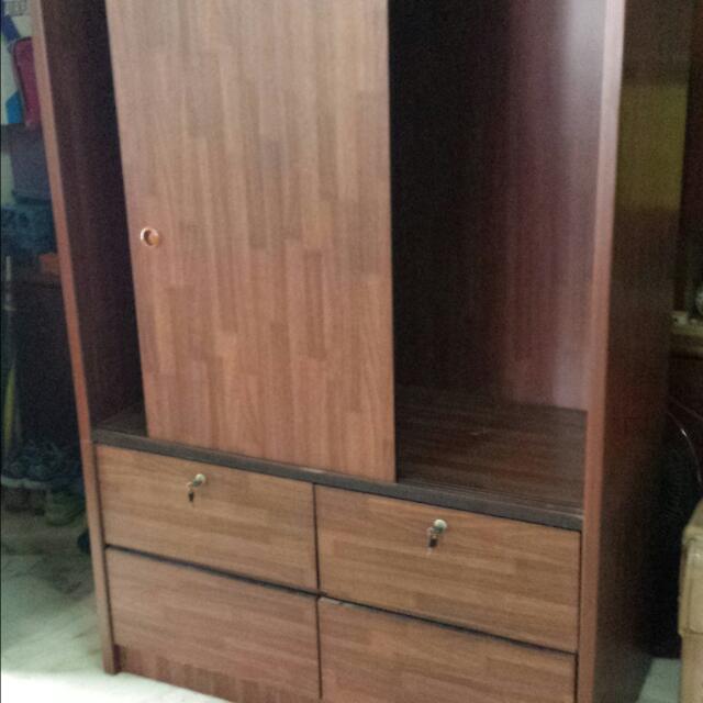 Almari second outlet hand