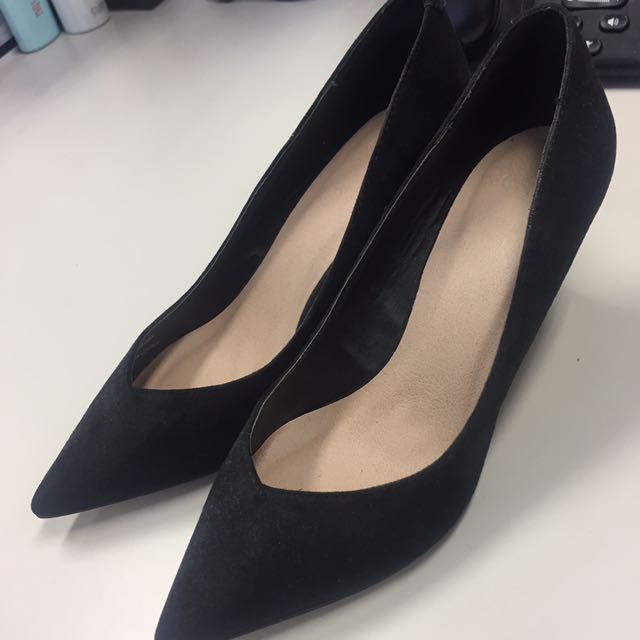 heels size 4