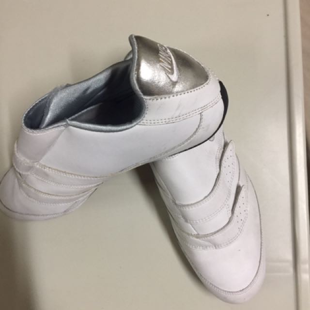 mens nike white leather shoes