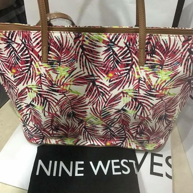 Nine west it outlet girl large tote
