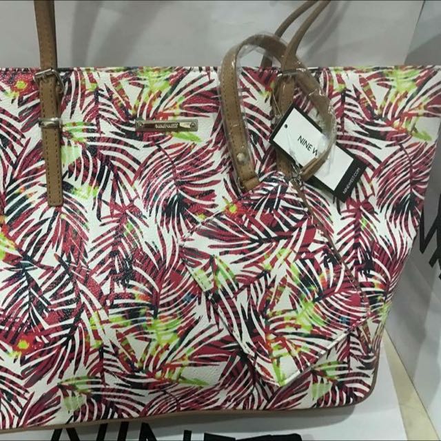 Nine west it outlet girl large tote