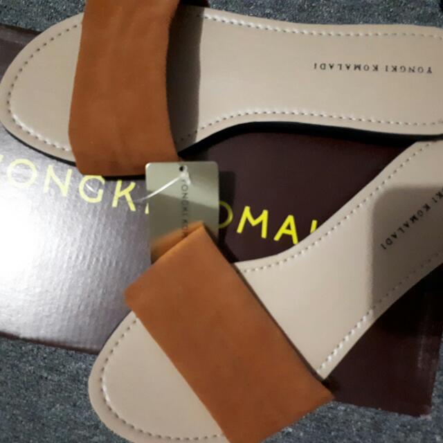 Sandal Flat Yongki Komaladi Fesyen Wanita Sepatu Di Carousell
