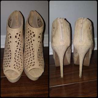 Beige 4" Heels With Cut Out Design