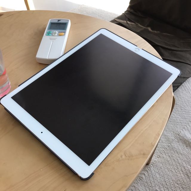 Ipad Pro 12 9 Gold Wifi 32gb First Gen Mobile Phones Tablets Tablets On Carousell