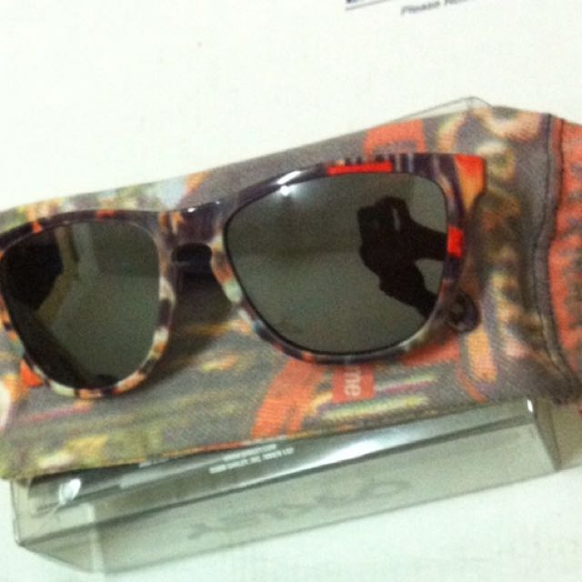 supreme oakley frogskins