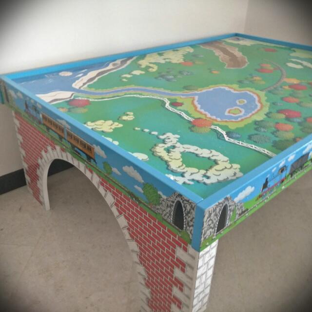 thomas and friends play table