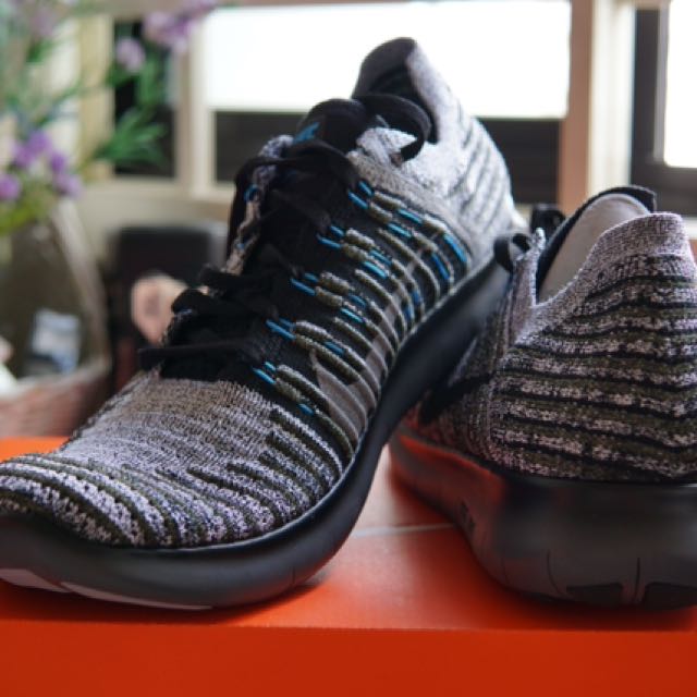 Free rn flyknit goign khaki