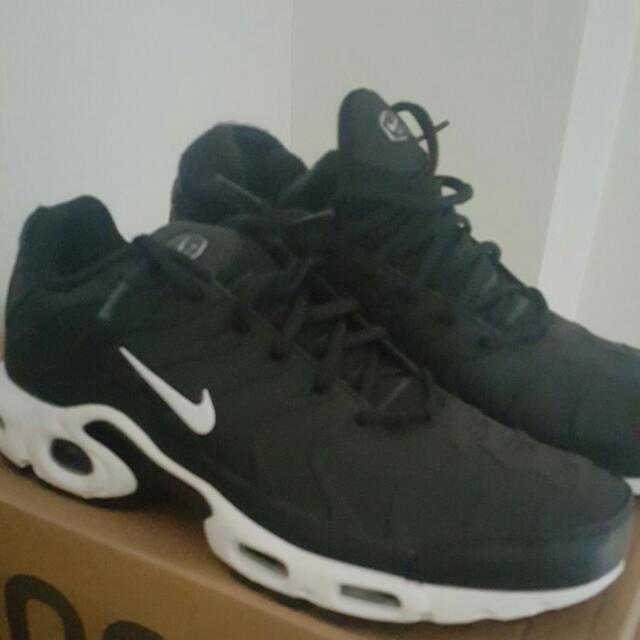 black tns size 8