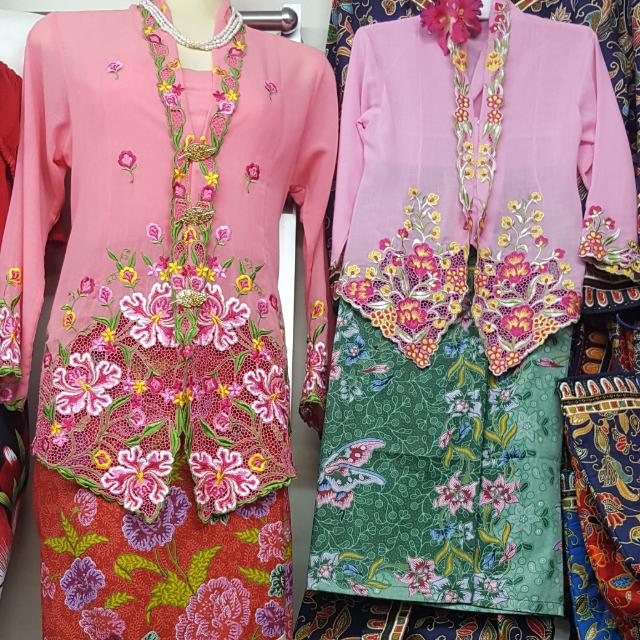 Peranakan Kebaya, Women's Fashion, Dresses & Sets, Traditional & Ethnic ...