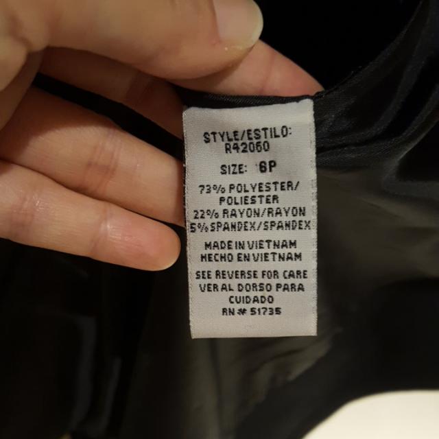 Winter Jacket (Category: Coats, Jackets and Outerwear) located in Singapore. Submitted by mmil78 (Listing ID 111790145, Image 3). Description: .