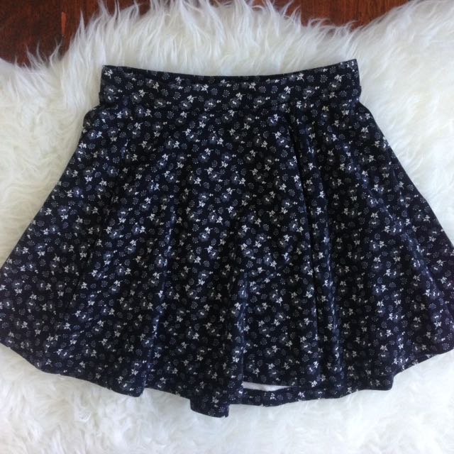 Cotton On Skater Skirt (Category: Skirts) located in Makati City. Submitted by besjd (Listing ID 111898238, Image 1). Description: .
