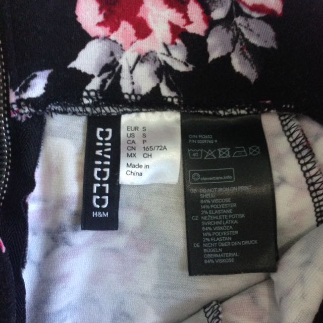 H&M Floral Skater Skirt (Category: Skirts) located in Makati City. Submitted by besjd (Listing ID 111899721, Image 2). Description: .
