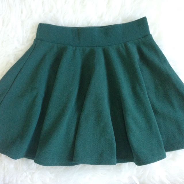 Hunter Green Skater Skirt (Category: Skirts) located in Makati City. Submitted by besjd (Listing ID 111899437, Image 1). Description: .