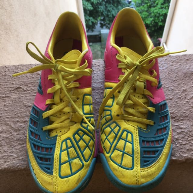 League futsal shoes deals