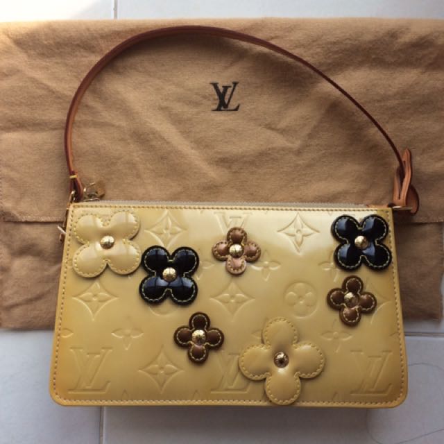 Louis Vuitton Vintage - Vernis Lexington Fleurs Pochette - Beige -, Luxury,  Bags & Wallets on Carousell