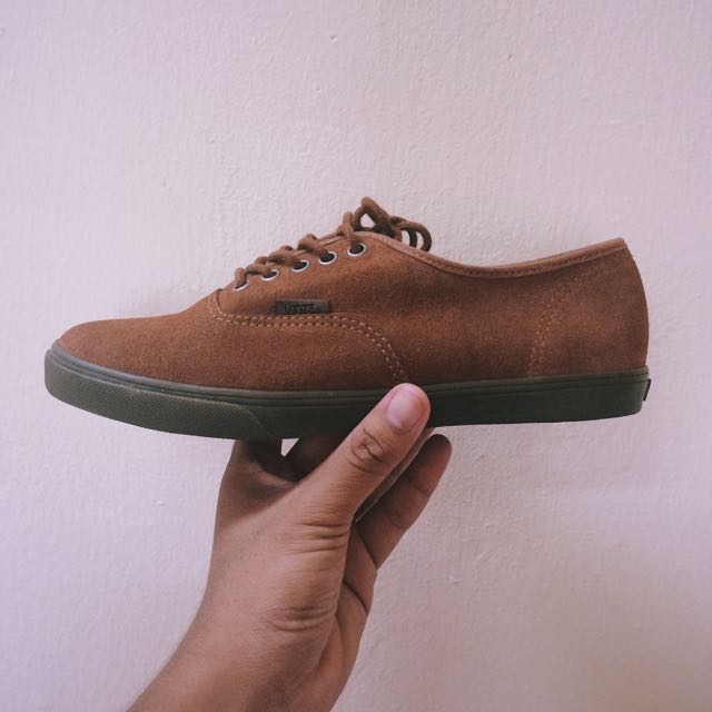Suede vans lo deals pro