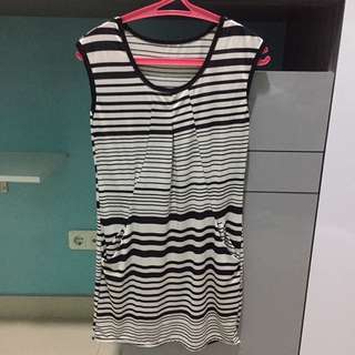 Dress Garis-garis Hitam Putih