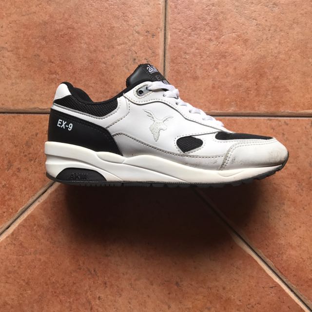 akiii classic shoes