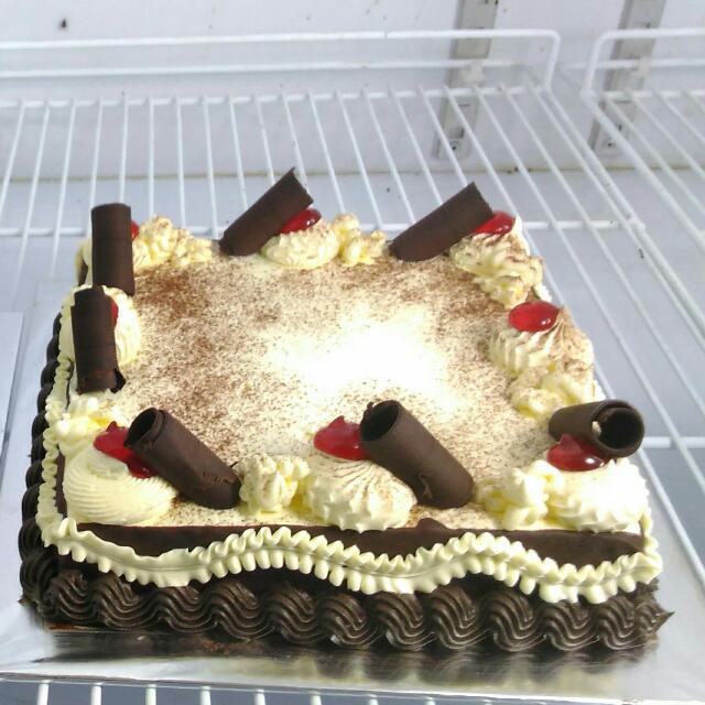 Kue Tart Coklat Putih Makanan Minuman Kue Kue Di Carousell