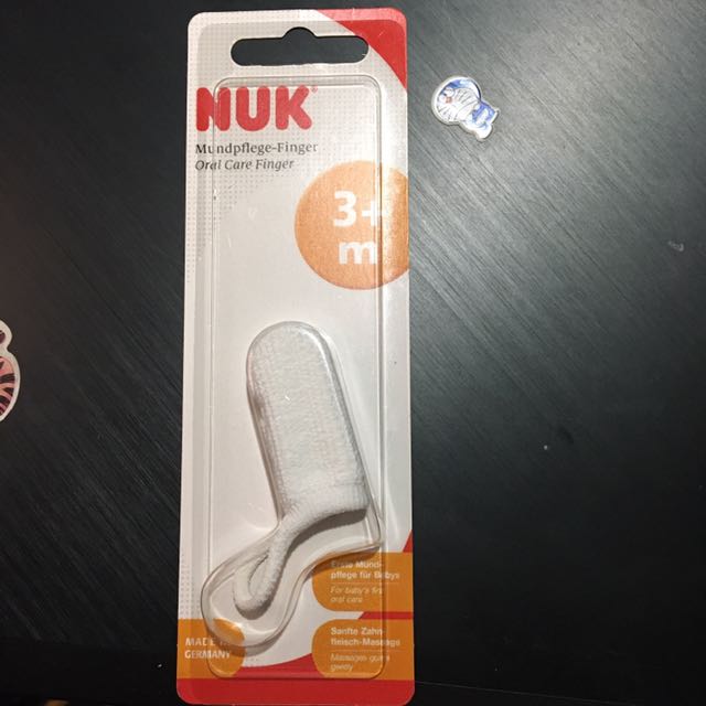 finger tongue cleaner