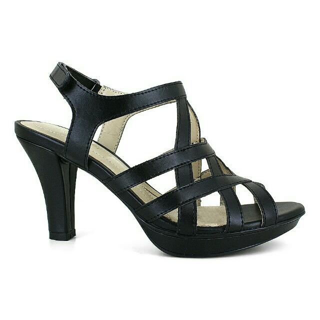 all black strappy sandals