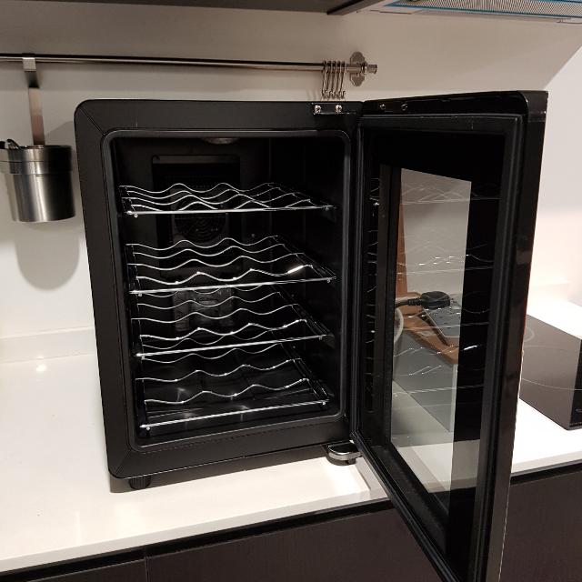Pacifica Wine Cellar / Drinks chiller, TV & Home Appliances, Kitchen
