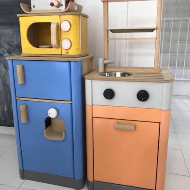 Plan toys 2025 play kitchen