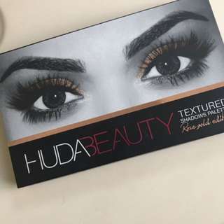 Huda Beauty Textured Eyeshadow Palette