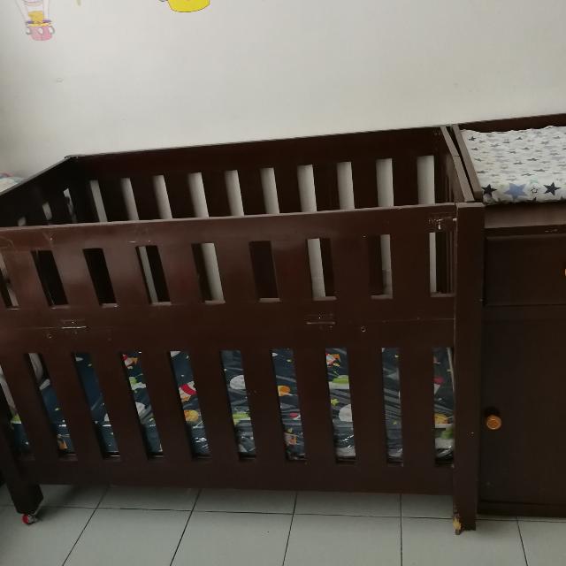 Rush Sale Baby Wooden Crib With Changing Table And Cabinet On