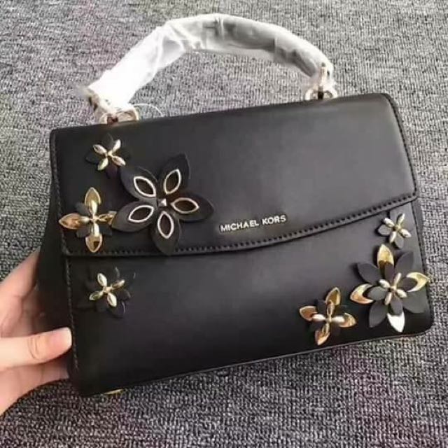 mk ava