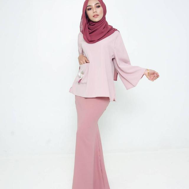 Baju Raya Orked Kurung In Dusty Pink Women S Fashion Muslimah Fashion On Carousell