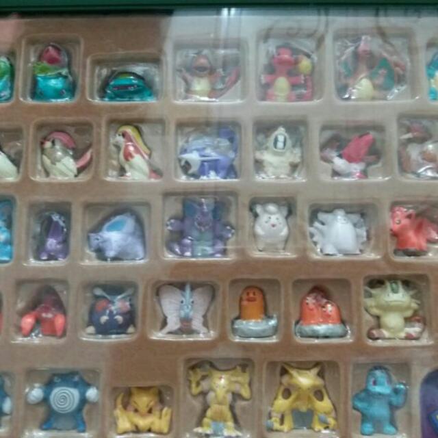 Hasbro Pokemon Mini Figure Collector s Set Display Case 152 Set