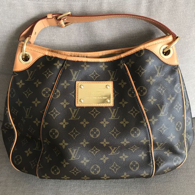 Louis Vuitton Monogram Canvas Galliera PM, Luxury, Bags & Wallets on  Carousell