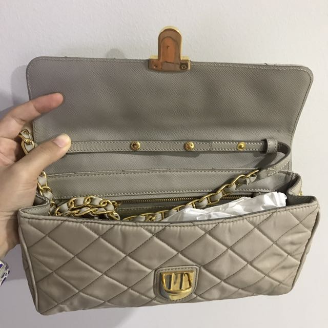 Prada (Category: Purses & Pouches) located in Singapore. Submitted by emily_hdyh (Listing ID 82296713, Image 3). Description: .