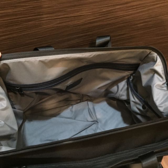 Tumi Framed Soft Duffel 22126d2 Barang Mewah Tas Dompet Di Carousell