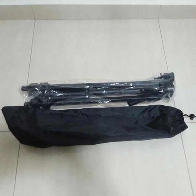 Camera tripod (Category: Tripods & Monopods) located in Singapore. Submitted by osmoze (Listing ID 112928043, Image 3). Description: NEW camera tripod selling at $30!!! Very NEW and never been used before Deal at Pioneer MRT Station!!.