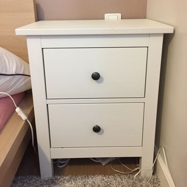 IKEA Hemnes Bedside Table, 傢俬＆家居, 傢俬, 書櫃、櫃子及架 Carousell