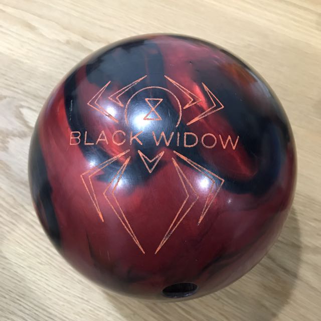 11.8lb Hammer Black Widow Pearl Bowling Ball, Sports Equipment, Sports & Games, Billiards & Bowling on Carousell