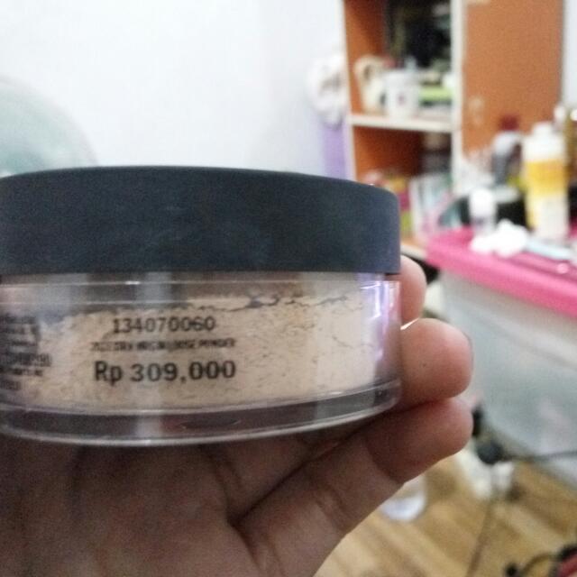 Body Shop Extra Virgin Mineral Bedak Tabur Dan Brush Body Shop Kesehatan Kecantikan Rias Wajah Di Carousell