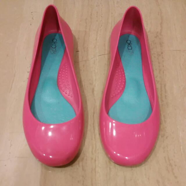 bubble gum pink pumps