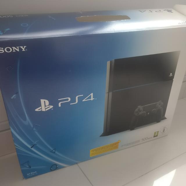 tub triathlete eksplodere Sony Playstation 4 (CUH-1004A / B01) + 2 games , Video Gaming, Video Game  Consoles, PlayStation on Carousell