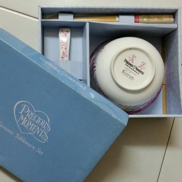 Ceramic Tableware Set (Category: Other Kitchen Appliances) located in Singapore. Submitted by chris1310 (Listing ID 113146459, Image 1). Description: .