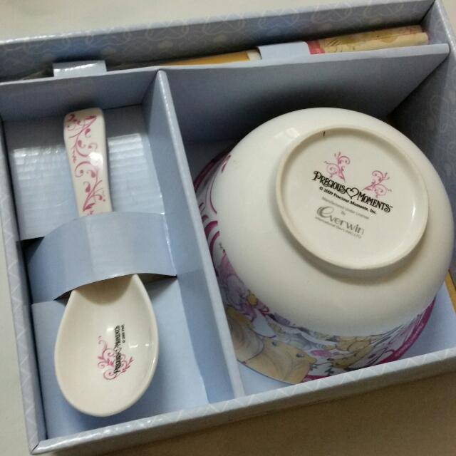 Ceramic Tableware Set (Category: Other Kitchen Appliances) located in Singapore. Submitted by chris1310 (Listing ID 113146459, Image 2). Description: .
