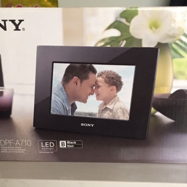 Sony Digital Photo Frame (sframe) Dpfa710, Furniture & Home Living, Home Decor, Frames