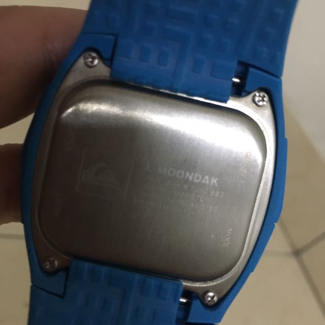 Quiksilver surf watch store