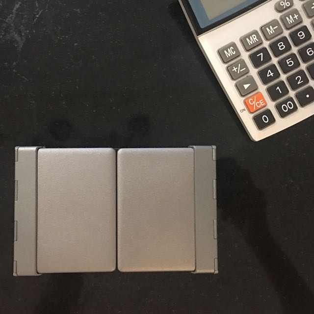 Foldable Keyboard (Category: Other Mobile & Gadget Accessories) located in Singapore. Submitted by happygal2015 (Listing ID 113282977, Image 3). Description: .