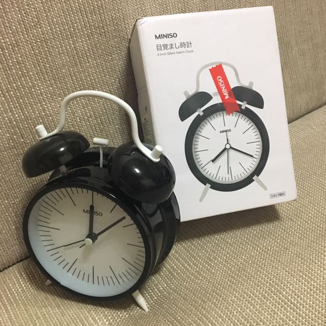 Miniso Silent Alarm Clock, 傢俬＆家居, 家居裝飾, 時鐘 Carousell