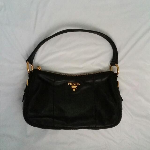 Prada sacca sottospalla clearance